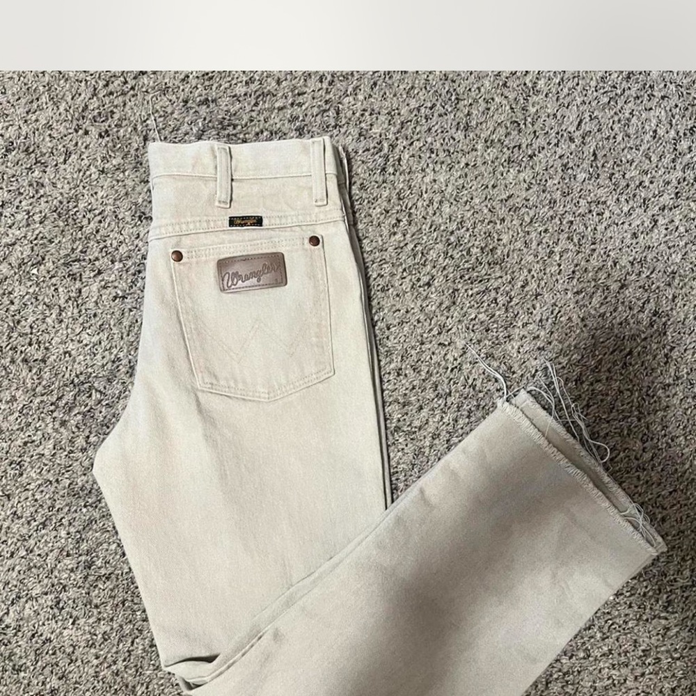 Wrangler Cream/Tan High-Rise Straight Jeans